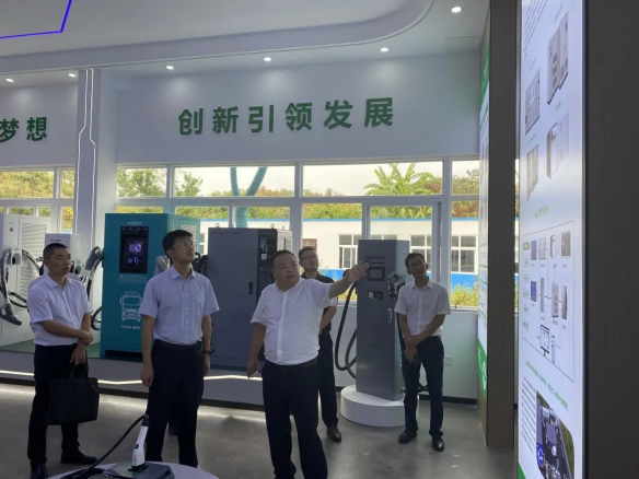 自貢市委常委、統戰部部長吳進學一行 蒞臨沃輪電氣考察調研 自貢市委常委、統戰部部長吳進學一行 蒞臨沃輪電氣考察調研