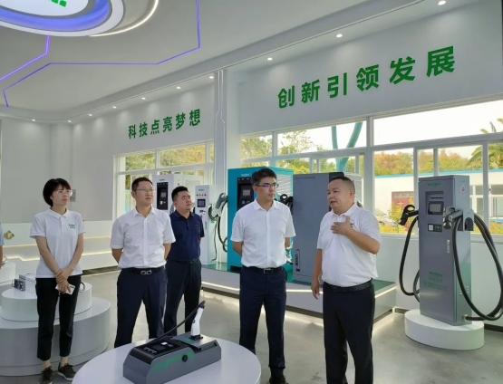 自貢市委常委、常務(wù)副市長肖冰東 蒞臨沃輪電氣調(diào)研指導(dǎo)工作